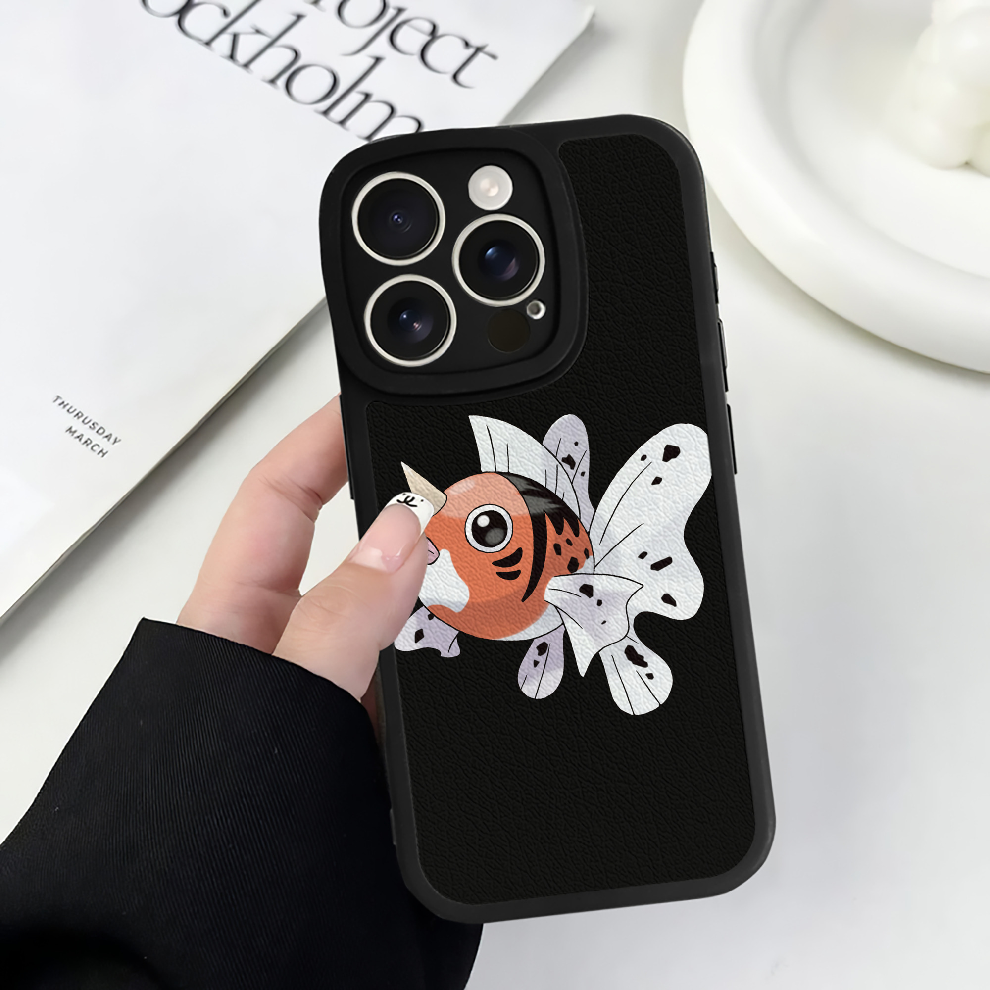 （画像用） ポケットモンスター Pokémon 【iPhone 16シリーズ対応】シリコンスマホケース（レザー調） 材質：シリコン